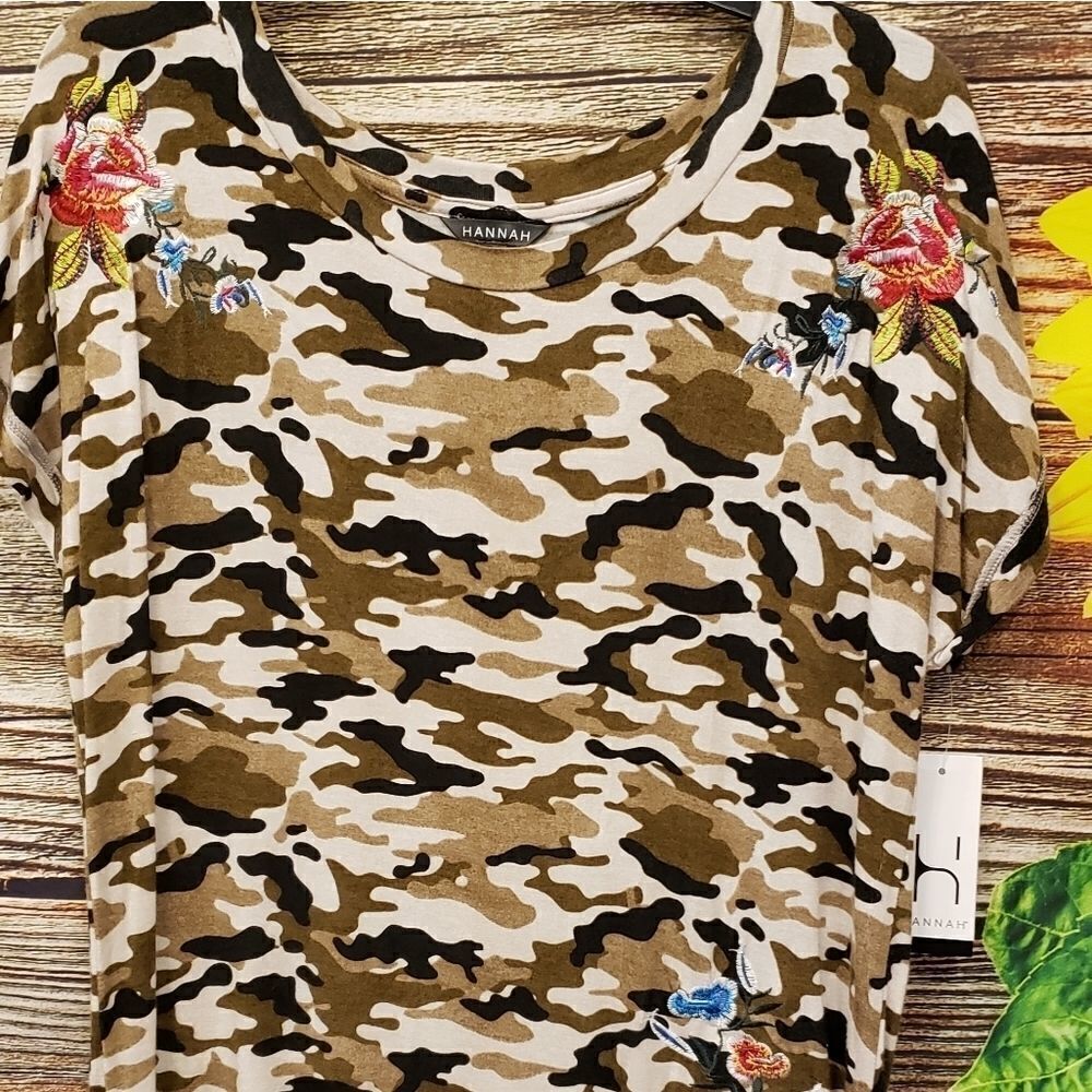 Hannah embroidered 🌹 Rose's army fatigue top